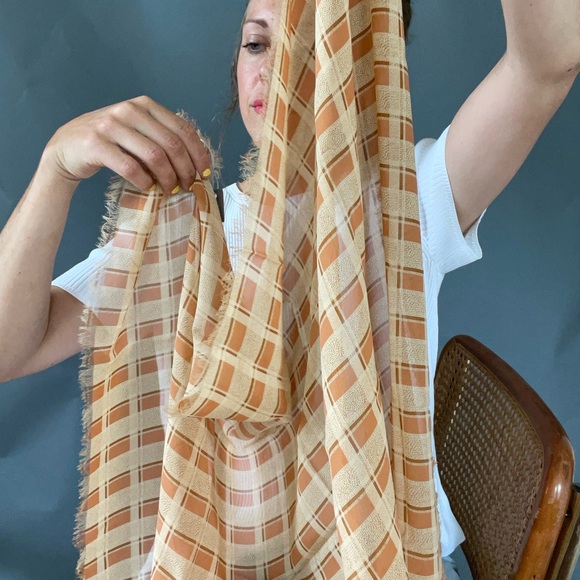 Vintage Silk Calvin Klein Scarf / Headscarf / Head-wrap - Picture 4 of 8